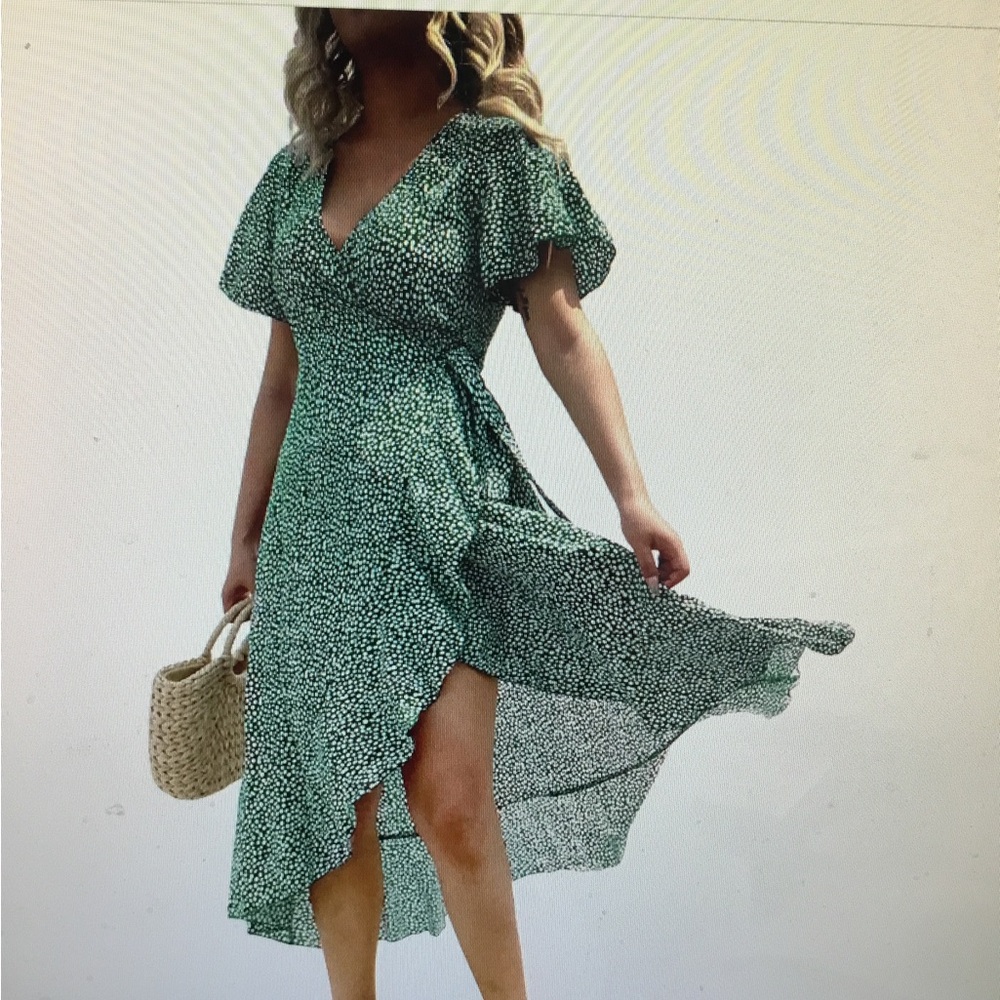 NWT Cupshee green dot wrap dress with flared sleeve hi to low med